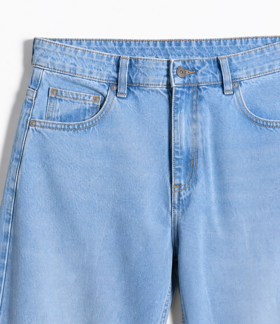 The Classic Comfort Fit Jeans In Light Indigo