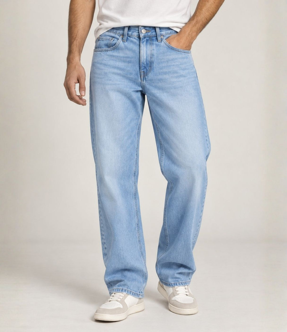 The Classic Comfort Fit Jeans In Light Indigo